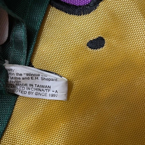 Vintage Disney’s Winnie The Pooh Green Fall Leaf Large Outdoor Flag 1999 - Picture 7 of 8